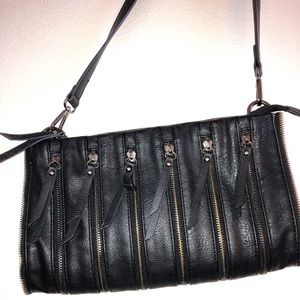 Zipper detailed crossbody bag